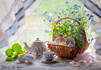 Close to the Easter, graphy, tea, eggs, forget me not, basket, abstract, grapher, artist, table, Easter, art, bleu, outdoor, still life, pink, nature, flowers HD wallpaper