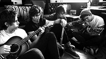 332 best about 5SOS: Michael Clifford on HD wallpaper