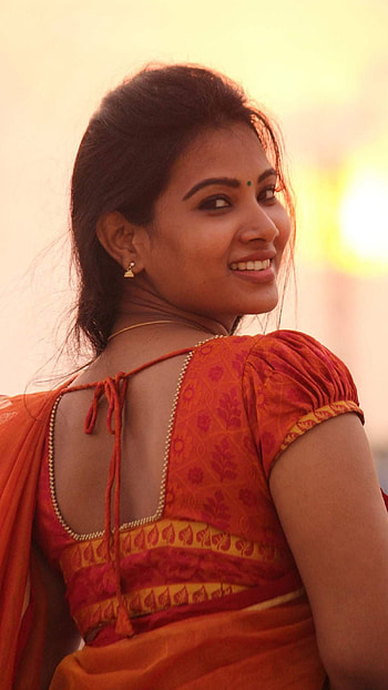 Divya doraiswamy, tamil actress, saree lover HD phone wallpaper