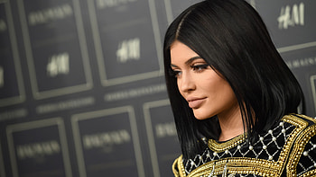 Kylie Jenner, Beauty , Celebrity fashion, Stunning portrait HD wallpaper