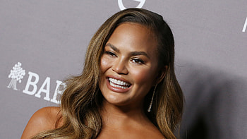 2019 Baby2Baby Gala, Chrissy Teigen HD wallpaper