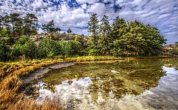 crystal lake r, shore, clouds, trees, r, clear, lake HD wallpaper