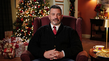 Cozy Holiday Portrait — Celebrity Comedian & Late-Night Host ( ), Celebrity, Comedian, Host HD wallpaper