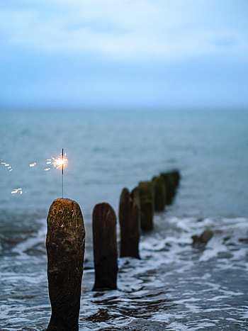 Stones, Sea, Sparks, Miscellanea, Miscellaneous, Sparkler HD phone wallpaper