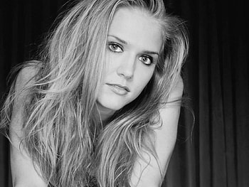 Dominique Swain, white, black, bw, girl, actress, woman, movie, lolita HD wallpaper