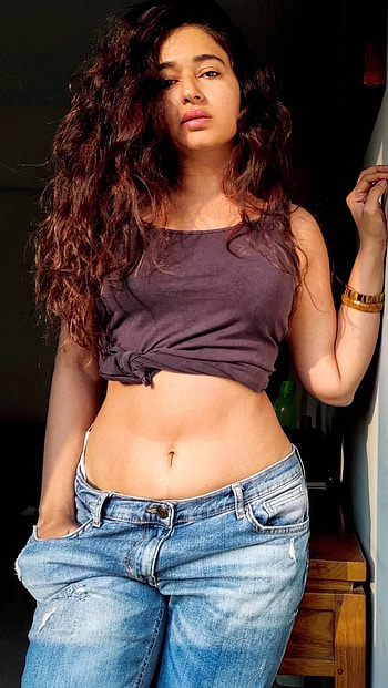 Poonam Bajwa, multilingual actress, navel show HD phone wallpaper