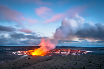 Tragic incident, Death in Hawaii Volcanoes National Park, Safety awareness, News report HD wallpaper