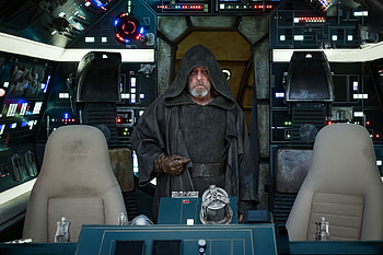 Luke Skywalker In Star Wars The Last Jedi 2017, star-wars-the-last-jedi, luke-skywalker, 2017-movies, movies HD wallpaper
