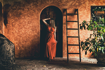Brunette Standing Leaning To Door, brunette, girls, model, graphy HD wallpaper