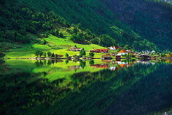 Reflection in Lake, reflection, , cool, beautiful, in lake HD wallpaper