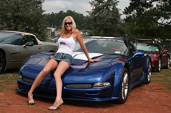 Skirts and 'Vettes, blue, chevrolet, blonde, car, babe, lady, heels, lips, sexy, skirt, blond, eyes, hot, girl, beautiful, sports, corvette, woman, face, chevy, hair, legs HD wallpaper