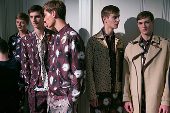 Raf Simons, Paris Mens Fashion Week, Review, The New York Times HD wallpaper
