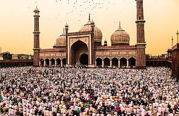 A large crowd gathers for prayer at the iconic Jama Masjid during Ramadan. HD wallpaper
