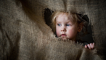 Little Girl, lady, girl, hole, little HD wallpaper