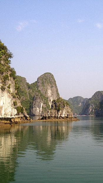 Ha Long Bay , Stunning beauty, Serenity in nature, Travel inspiration HD phone wallpaper