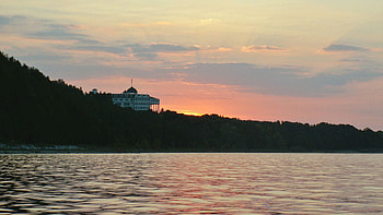 Sunrise on Lake Huron, lake huron, mackinaw island, sunrise, grand hotel HD wallpaper