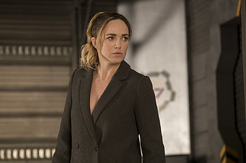 Caity Lotz In Legends Of Tomorrow Season 3, sara-lance, caity-lotz, legends-of-tomorrow, tv-shows HD wallpaper