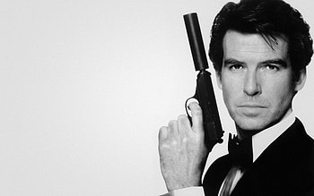 Pierce Brosnan, Knife at the airport HD wallpaper