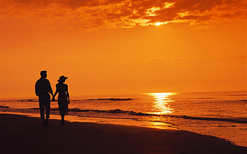 Beautiful Romantic Couple On Beach At Night Rocks HD wallpaper