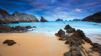 Blue sea, coast, rocks, beach HD wallpaper