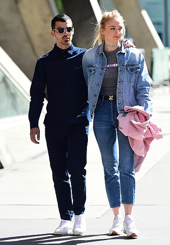 Sophie Turner, Joe Jonas, Engagement announcement HD phone wallpaper