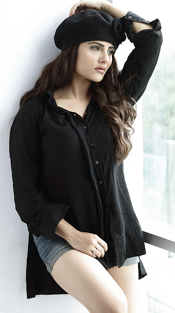 Aqsa bhatt, bollywood actress, cute HD phone wallpaper