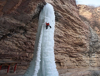 Frozen Waterfall In China, Man, Waterfalls, China, Frozen, Nature, Mountain HD wallpaper