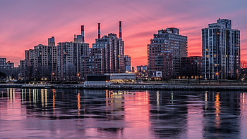 apartments on roosevelt island in the east river, buildings, island, river, sunset HD wallpaper