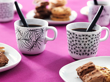 Girly morning coffee, girly, entertainment, good morning girlsmorning, fashion, breakfast, cakes, electric pink, coffee, friendship, deep pink, friends HD wallpaper