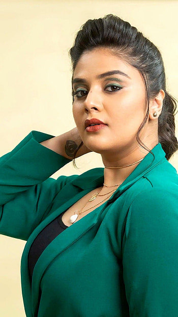 Sreemukhi, telugu actress HD phone wallpaper