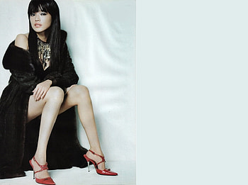 QI SHU, v shape top, black, pink skirt, fur coat, jewelry, dark bunette, red heels HD wallpaper