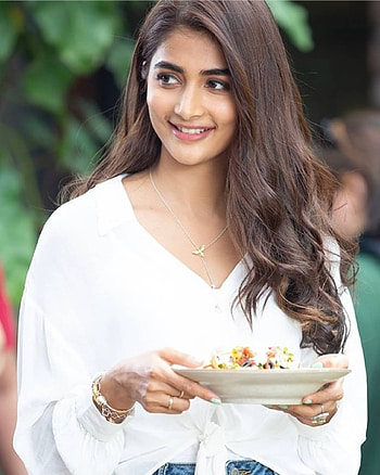 Pooja Hegde, people_in_nature, white_12 HD phone wallpaper
