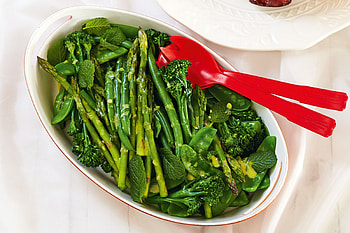 Steamed greens delight, Fresh flavors, Herbal aroma, Healthy side dish HD wallpaper