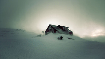 secluded cabin on a mountainside in a blizzard, winter, blizzard, slope, cabin, mountain HD wallpaper