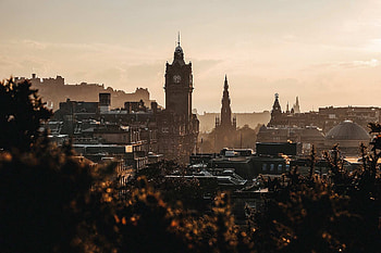 Edinburgh skyline, Whisky , Whisky experts, Scotch enthusiasts HD wallpaper