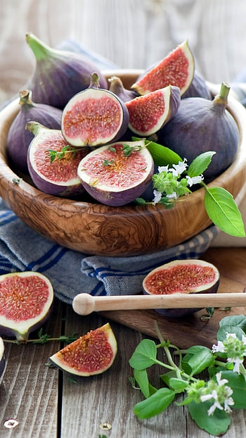 Fig still life, , Elegant composition, Artistic fruit depiction HD phone wallpaper