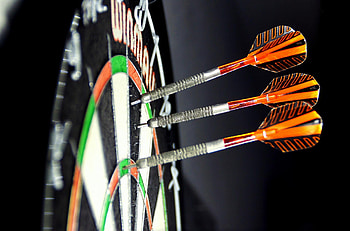 Darts sport, Thrilling matches, Skilful players, Competitive battles HD wallpaper