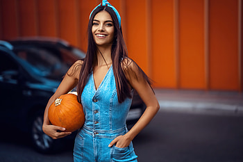 Girl With Halloween Pumpkin , girls, model, halloween, pumpkin HD wallpaper