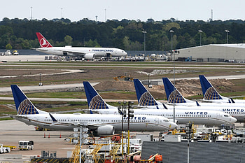 United Airlines, Profit increase, Boeing 737 MAX, Operational resilience HD wallpaper