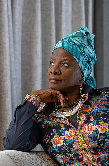 Angelique Kidjo (Music), Musical resilience, Unpredictable artistry, Critics' acclaim HD phone wallpaper