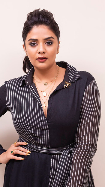 Sreemukhi, telugu actress, anchor HD phone wallpaper