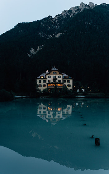 Nature, Mountains, Lake, Miscellanea, Miscellaneous, Forest, House HD phone wallpaper