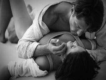 romance, kiss, white, black HD wallpaper