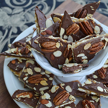 Toffee matzo recipe, Passover dessert, Sweet and crispy, Creative twist HD phone wallpaper