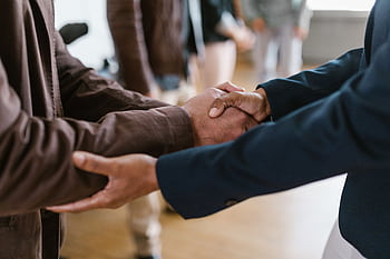 Close-up of two businesspeople shaking hands, symbolizing agreement and partnership. HD wallpaper