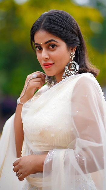 Poorna kasim, shamana kasim, telugu actress HD phone wallpaper