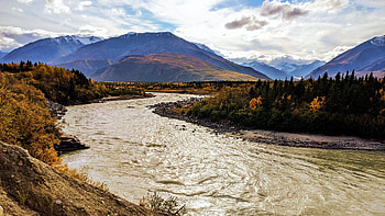 The Delta River in the Delta Mountains of the Alaska Range, hills, colors, autumn, landscape, clouds, sky, water, usa HD wallpaper
