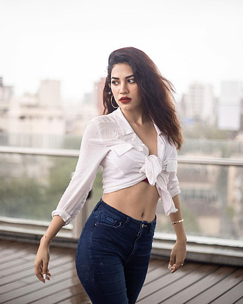 Shivani, sky, lip HD phone wallpaper