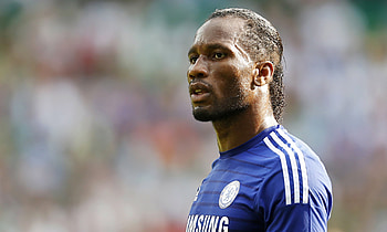 Didier Drogba , Football icon, Striker extraordinaire, Dynamic athlete HD wallpaper