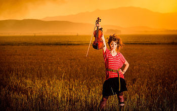 Lindsey Stirling, Talented artist, Captivating performance, Striking HD wallpaper